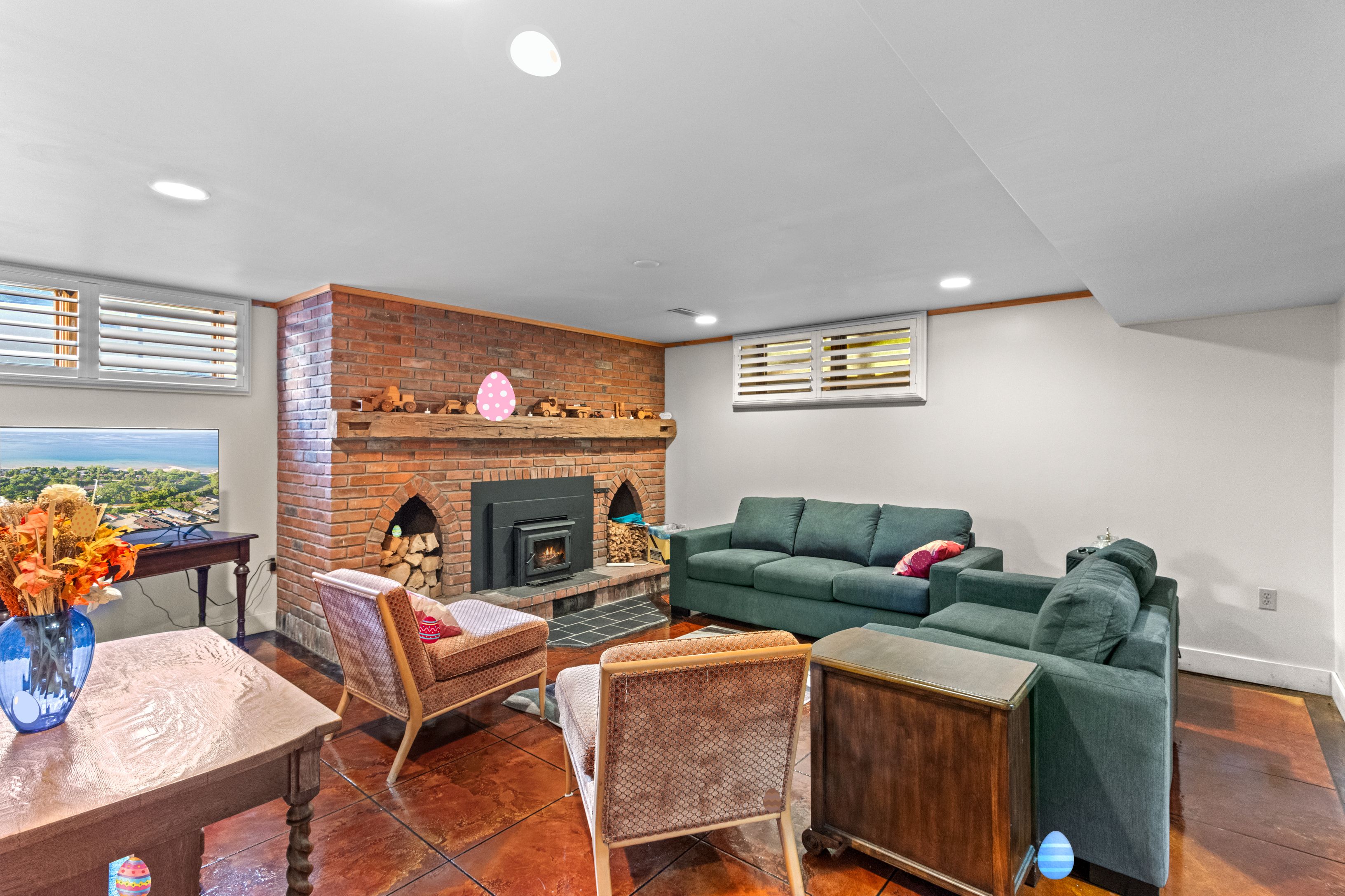 Find how many hidden eggs there are